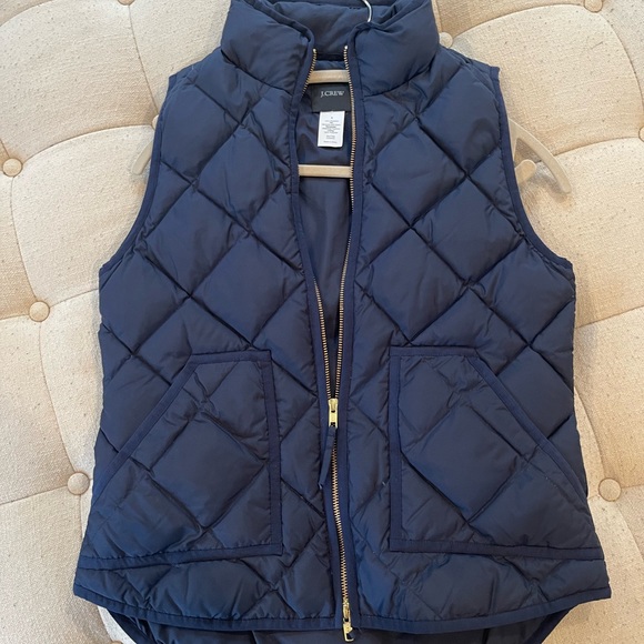Jcrew women’s navy quilted vest - Picture 4 of 7
